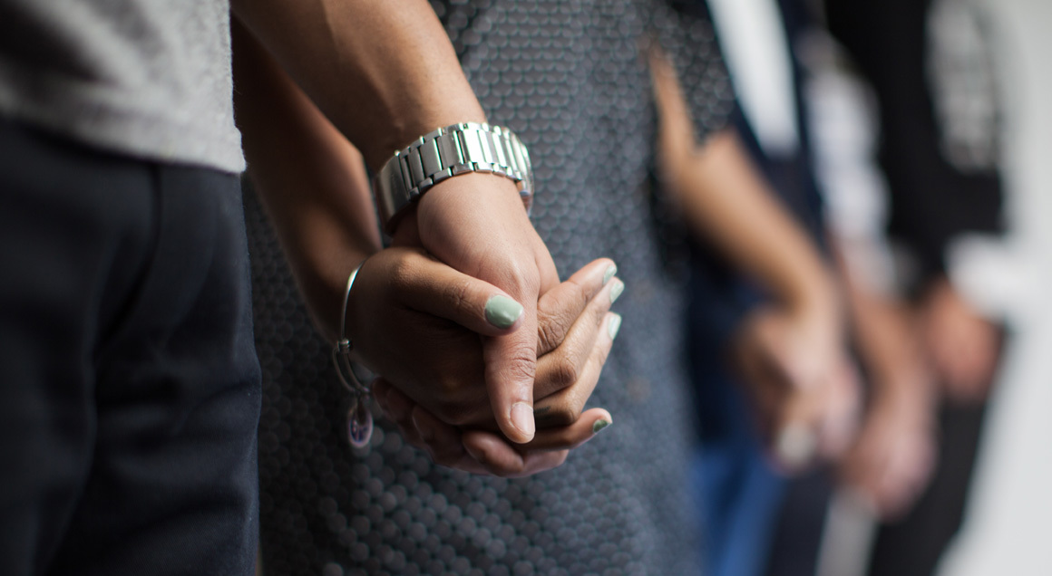 Article Hands02